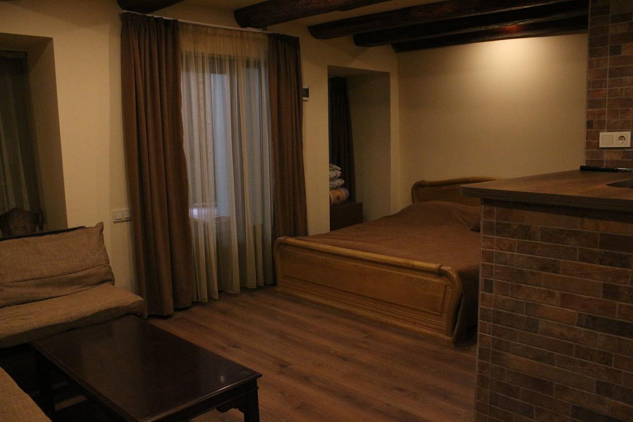 Low Budget Room With King Size Bed Tbilisi Buitenkant foto