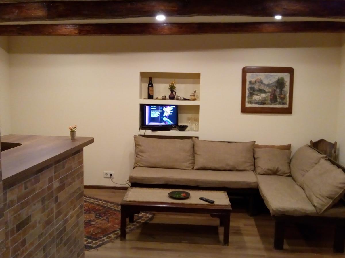 Low Budget Room With King Size Bed Tbilisi Buitenkant foto