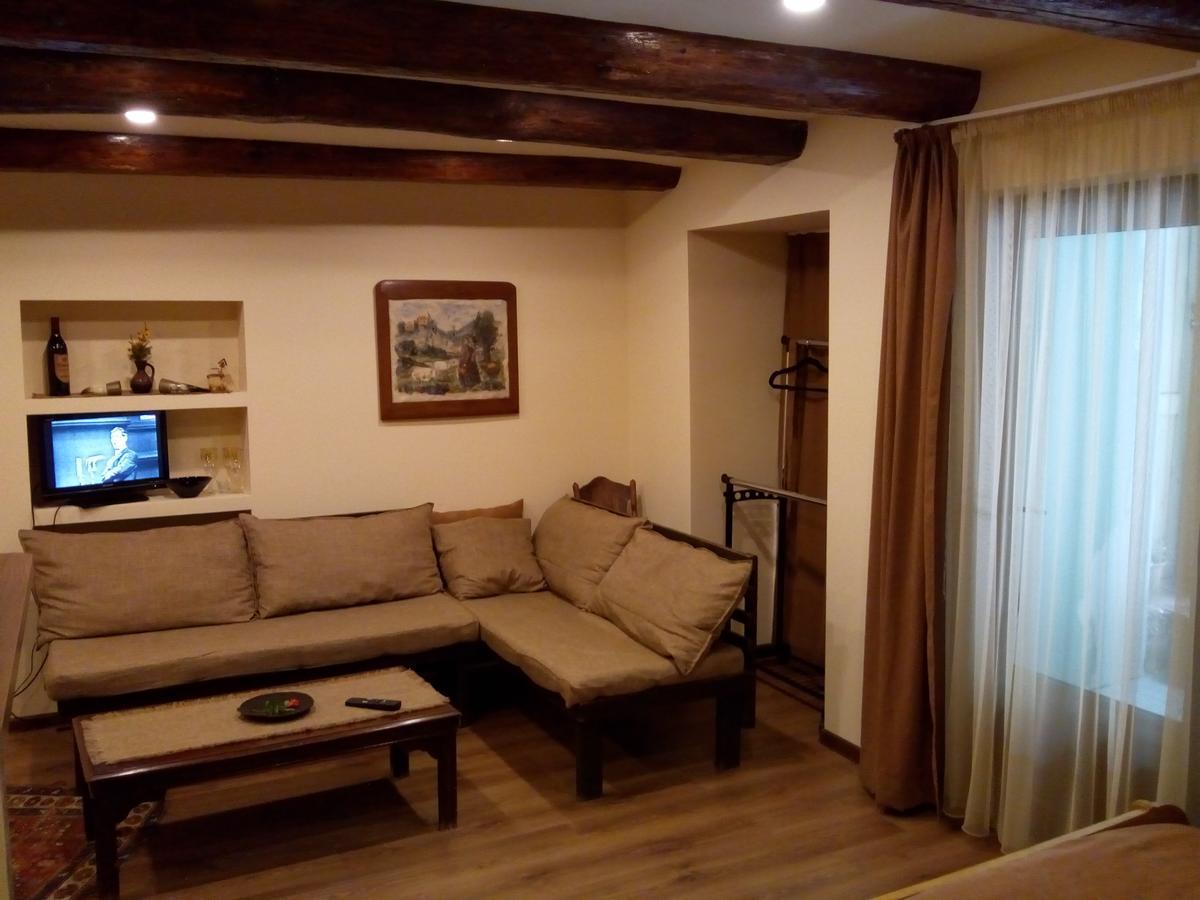 Low Budget Room With King Size Bed Tbilisi Buitenkant foto