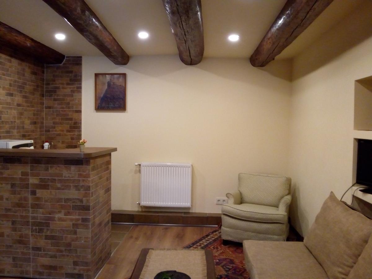 Low Budget Room With King Size Bed Tbilisi Buitenkant foto