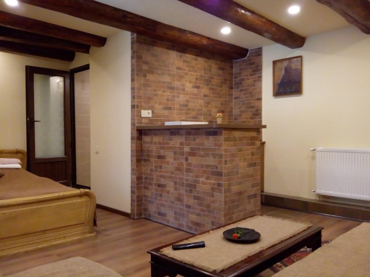 Low Budget Room With King Size Bed Tbilisi Buitenkant foto