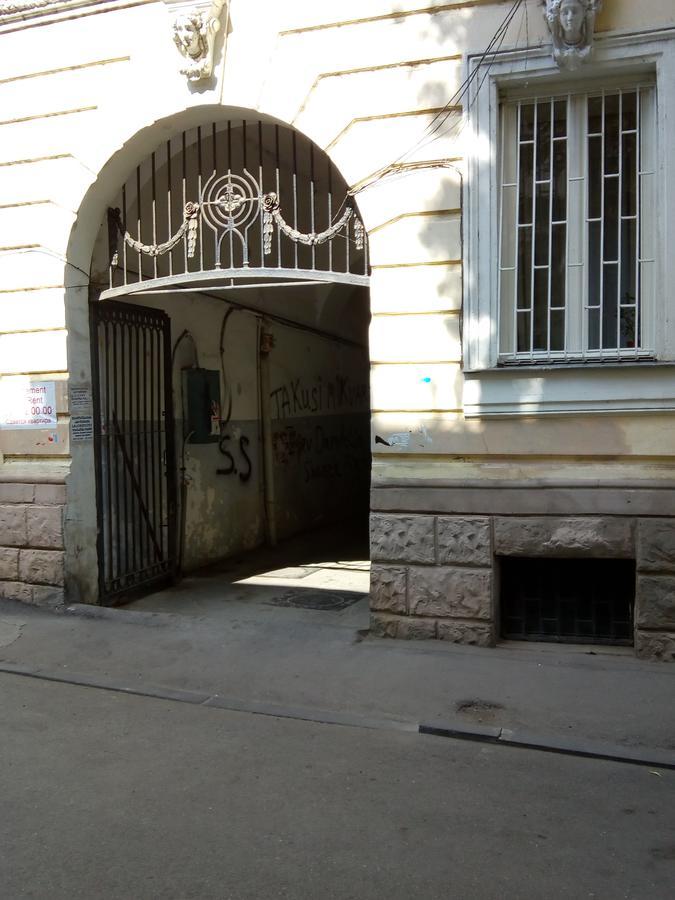 Low Budget Room With King Size Bed Tbilisi Buitenkant foto