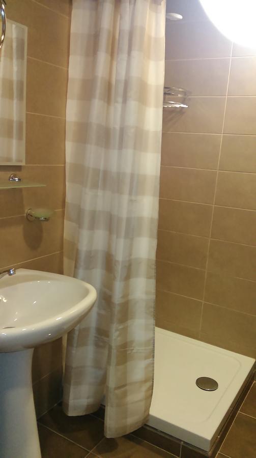 Low Budget Room With King Size Bed Tbilisi Buitenkant foto