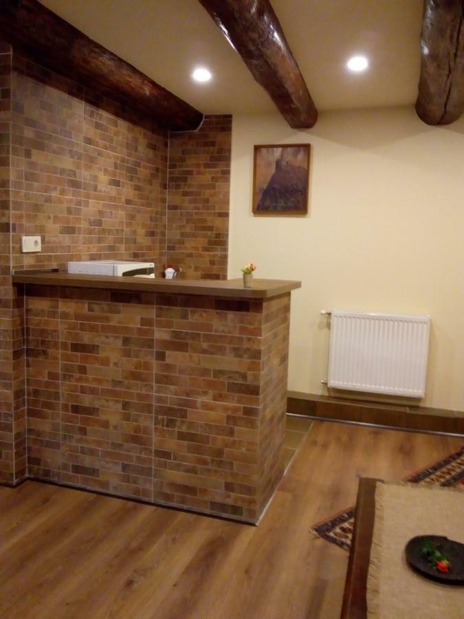 Low Budget Room With King Size Bed Tbilisi Buitenkant foto