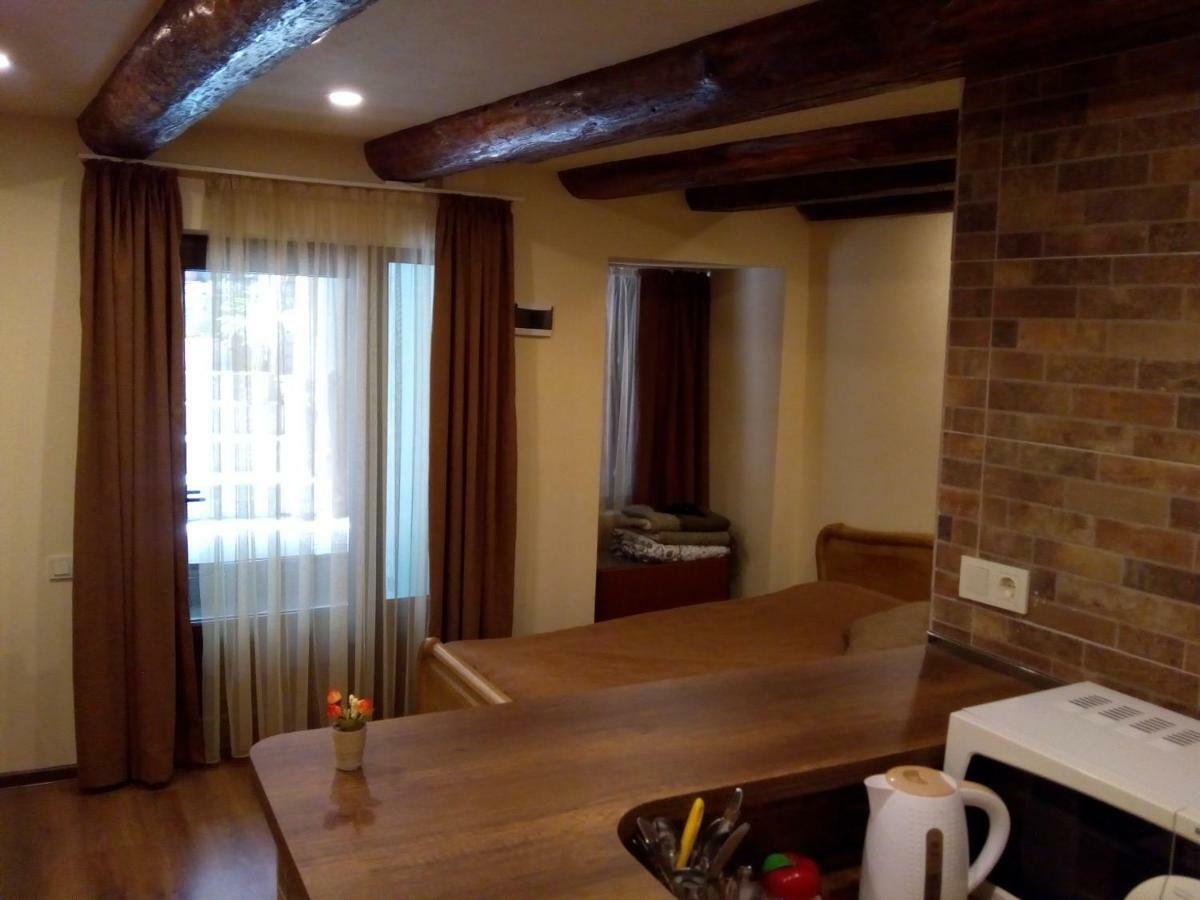 Low Budget Room With King Size Bed Tbilisi Buitenkant foto